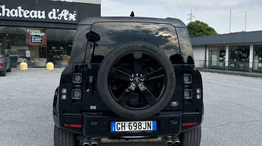 Land Rover Defender SVR