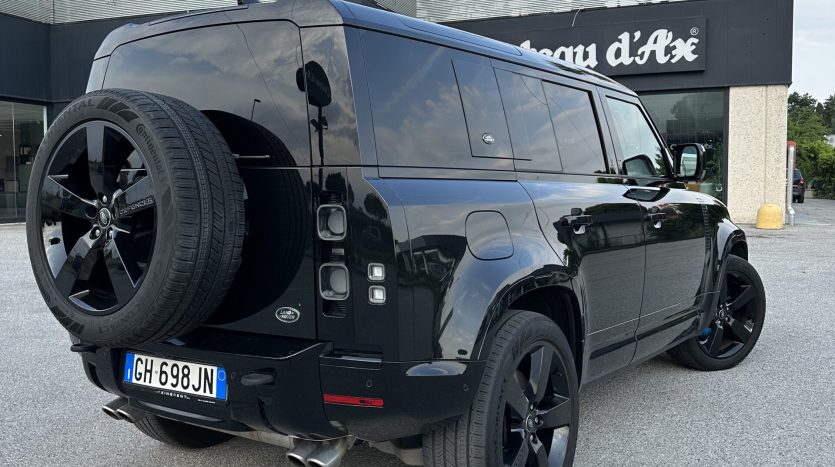Land Rover Defender SVR
