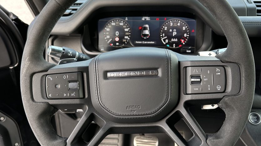 Land Rover Defender SVR