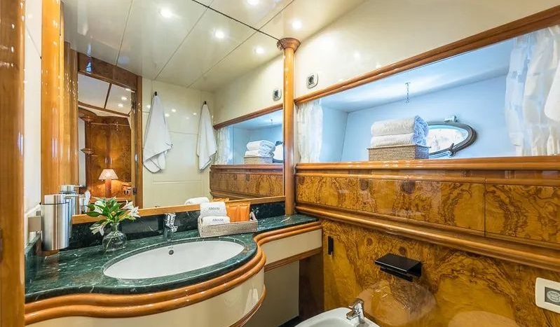 ASTONDOA 72 – AMANI