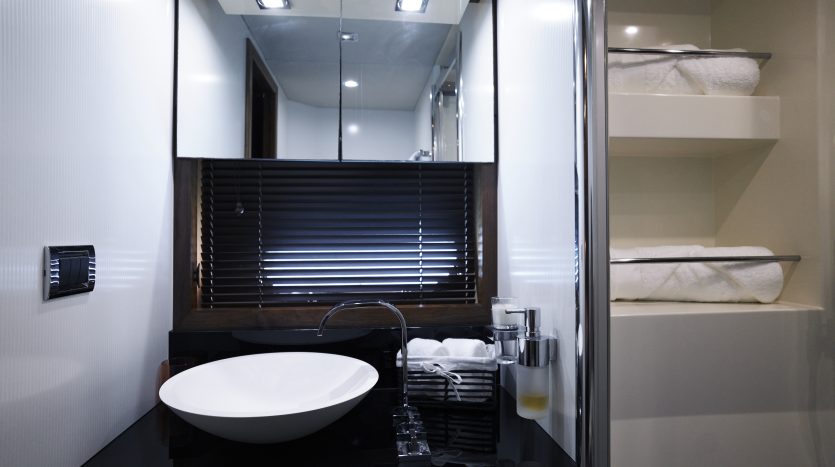 SUNSEEKER PREDATOR 92 – NOVA 92